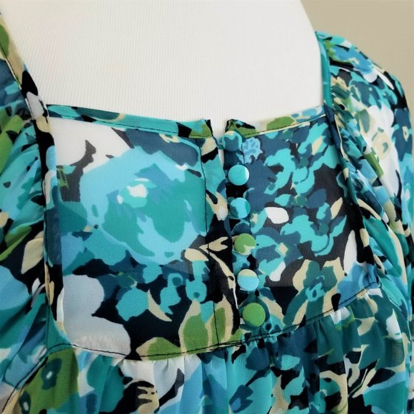 Top Blouse. Floral Print. Shades of Blue. A.N.A Brand. Size Medium. - Picture 5 of 9